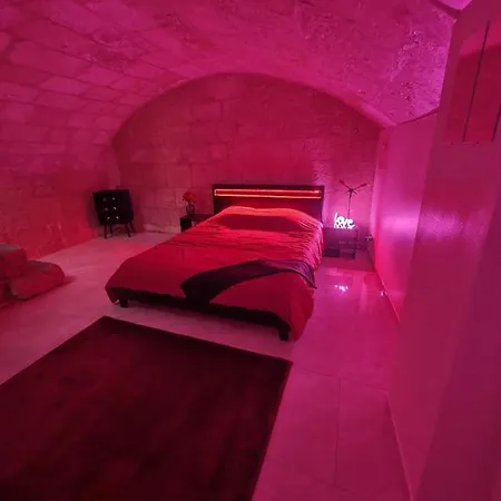 Apartmán La Forteresse - Jacuzzi/sauna - Centre Historique *